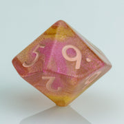 Pamplemousse, pink & orange gold D10 on a white background.